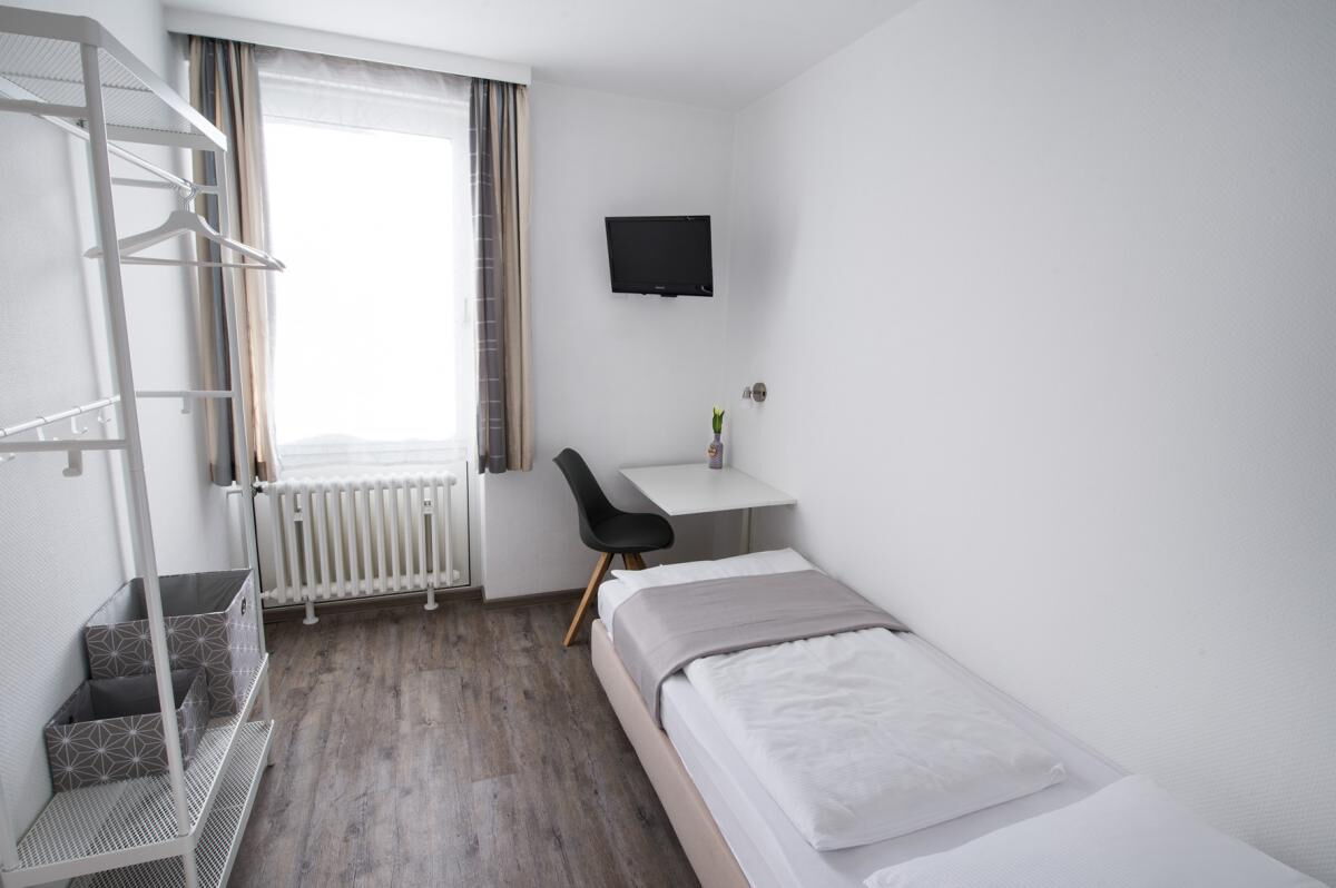Frankfurter Straße 176, 34134 Kassel (SOVA Guesthouse)