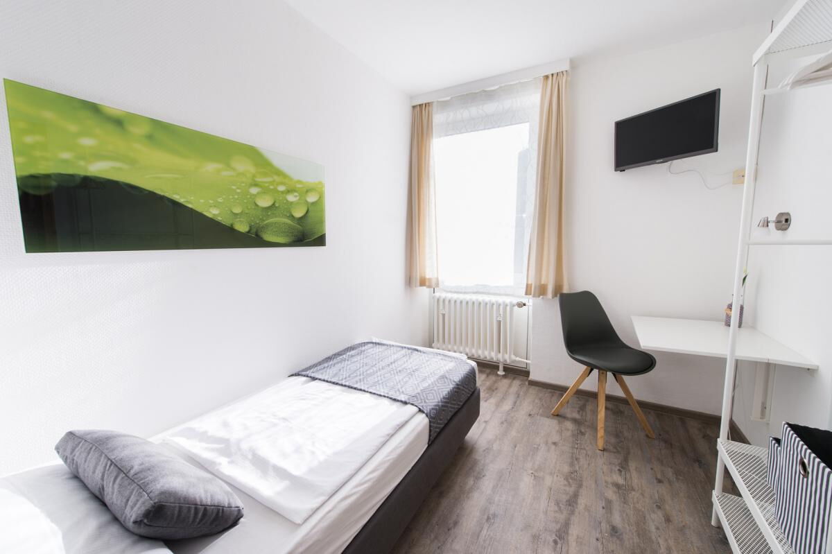 Frankfurter Straße 176, 34134 Kassel (SOVA Guesthouse)